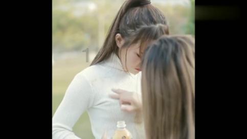 漂亮女孩扮精灵